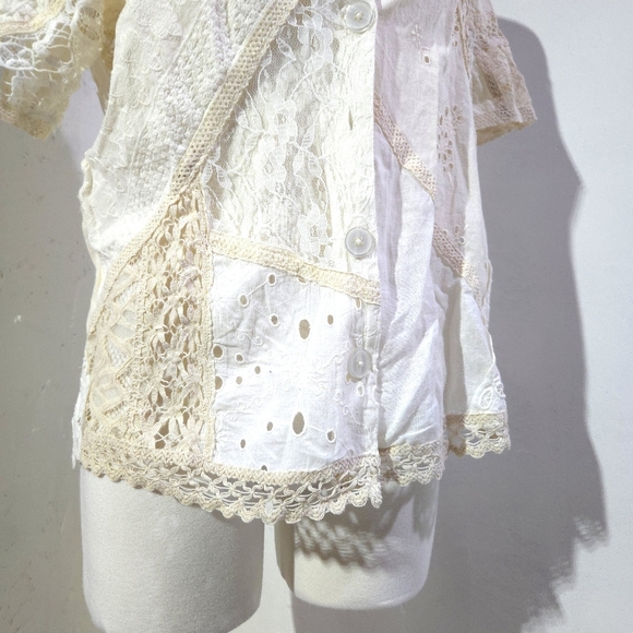 Kimchi Blue | Elegant Cream Lace Patchwork Women's Button Up Top - Picture 5 of 10